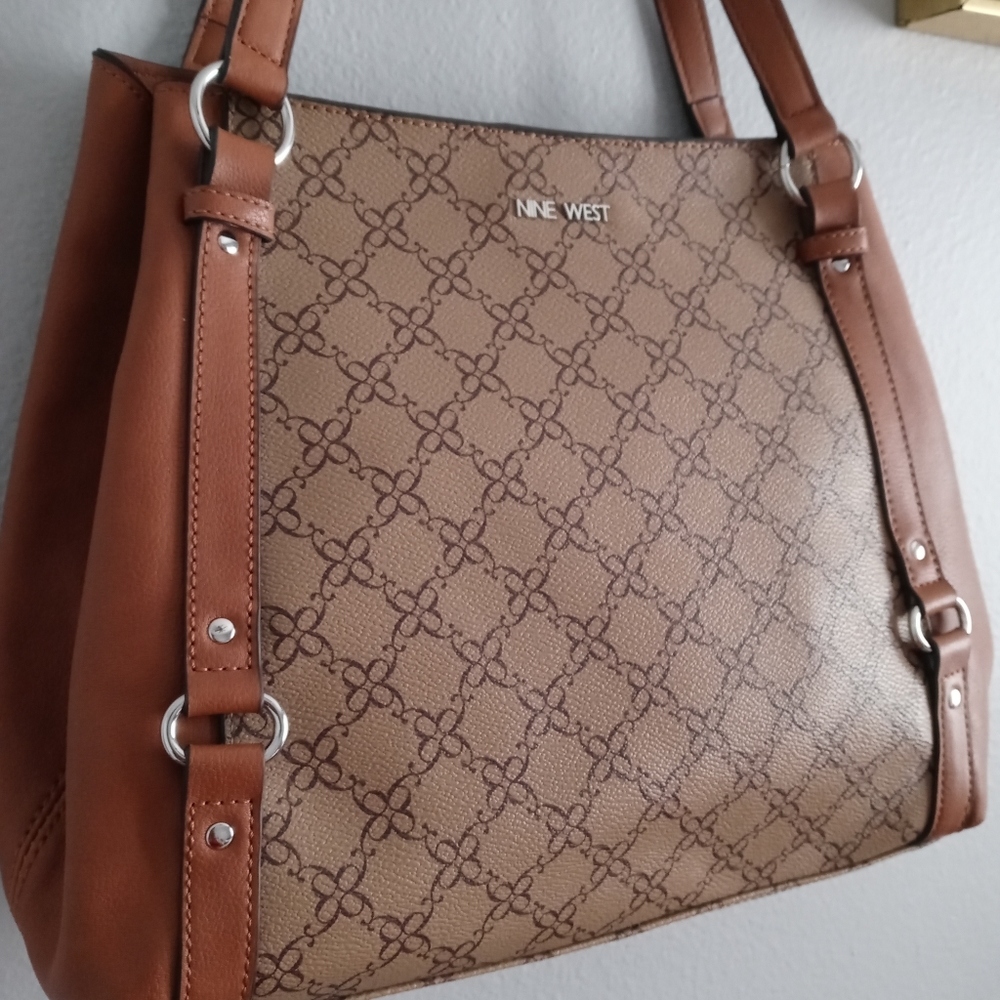 Nine West purse color brown Excellent Zippers Inside Good Condition - Picture 9 of 14
